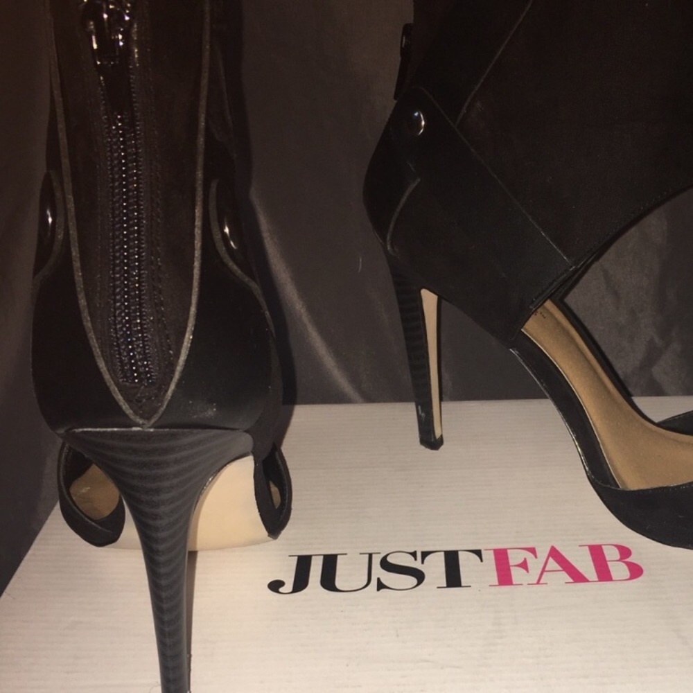 Black Pointed Toe Pumps